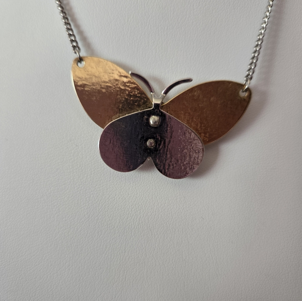 Vintage Avon Two-tone Butterfly Necklace - Picture 5 of 5